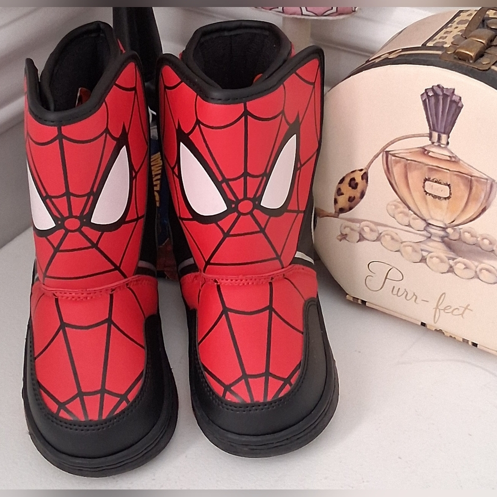 Marvel Spiderman Light Up Bottom Boots Sz 7 Boys NWT